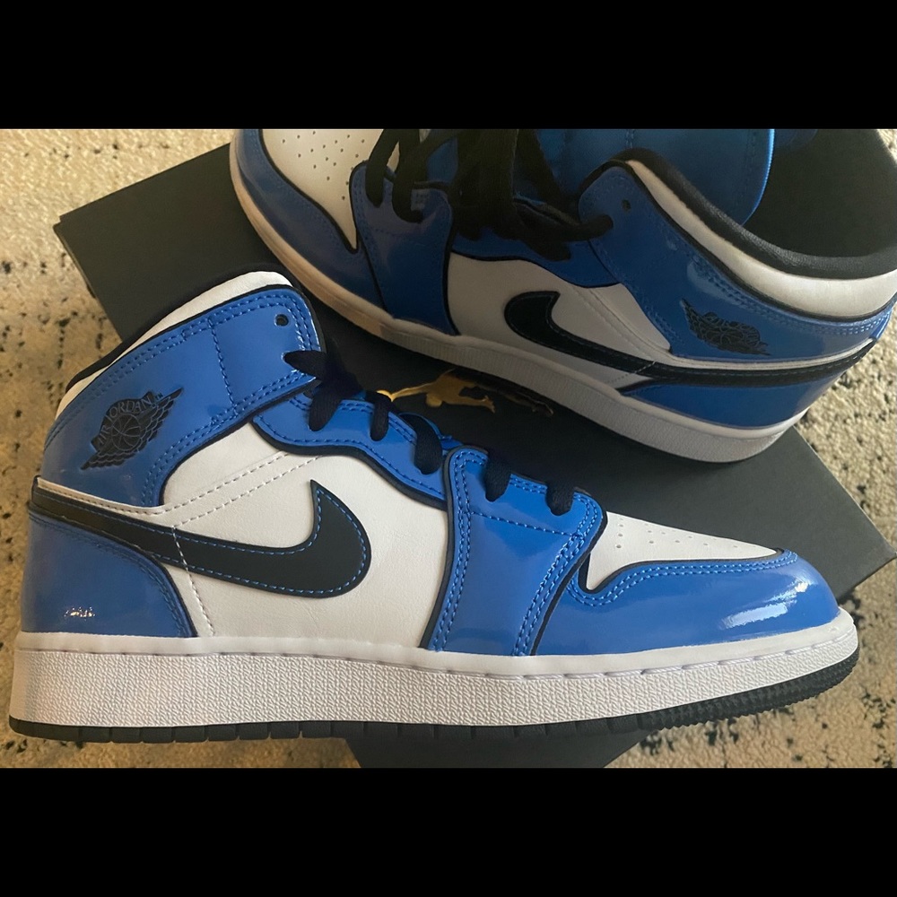 Jordan 1 MID GS SIGNAL BLUE